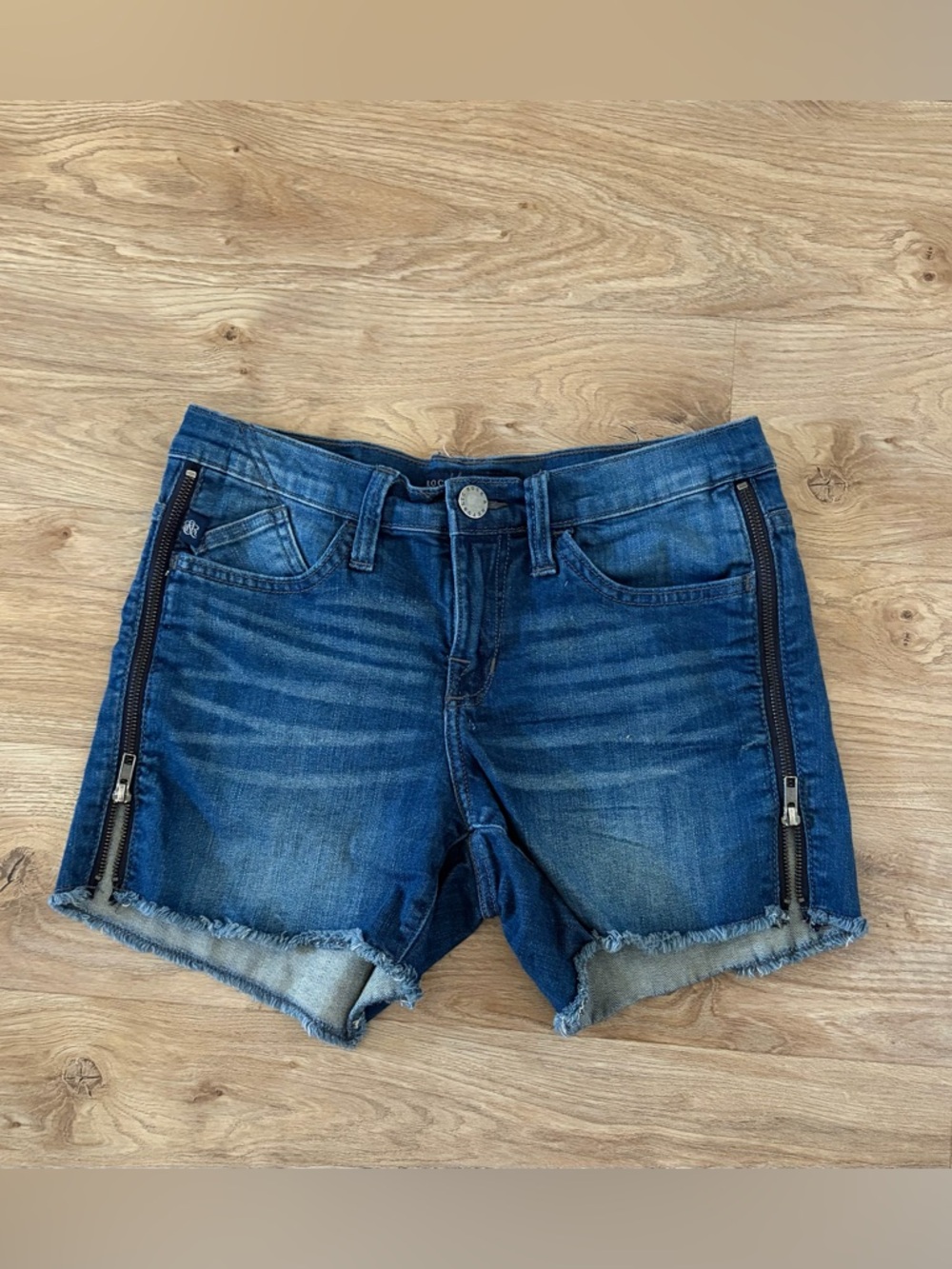 Rock & Republic Dark Blue Denim Jean Shorts with Black Zippers